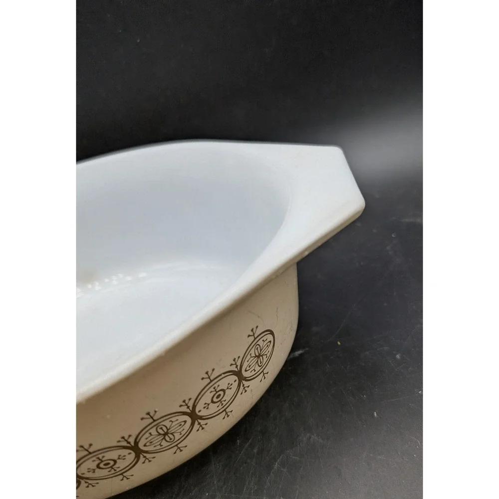 Vintage Pyrex 043 Told Medallion 1.5 Qt Oval Casserole Dish Cream Brown MCM